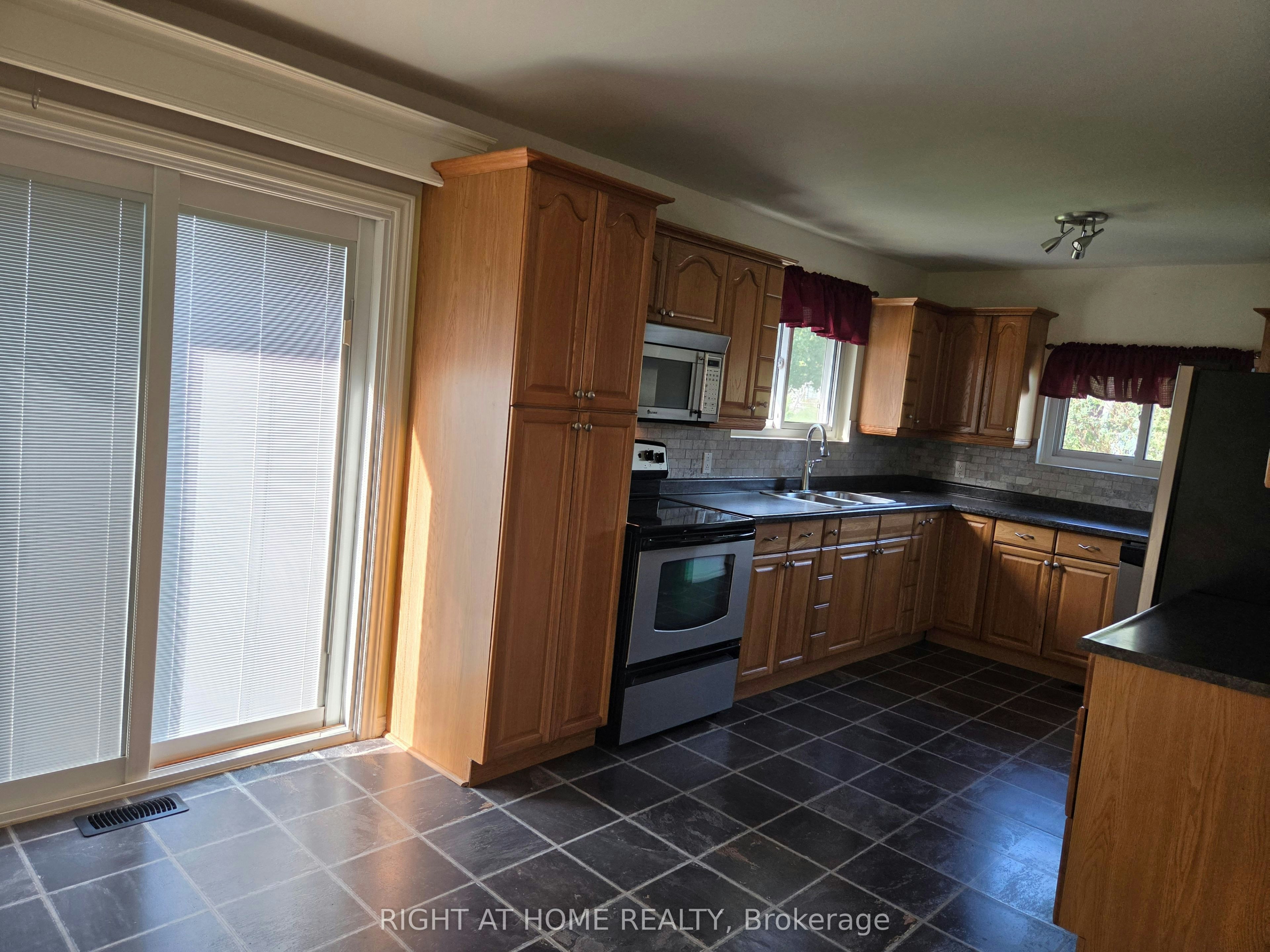 771 Third Avenue, Georgina, ON, L0E 1S0 - 5