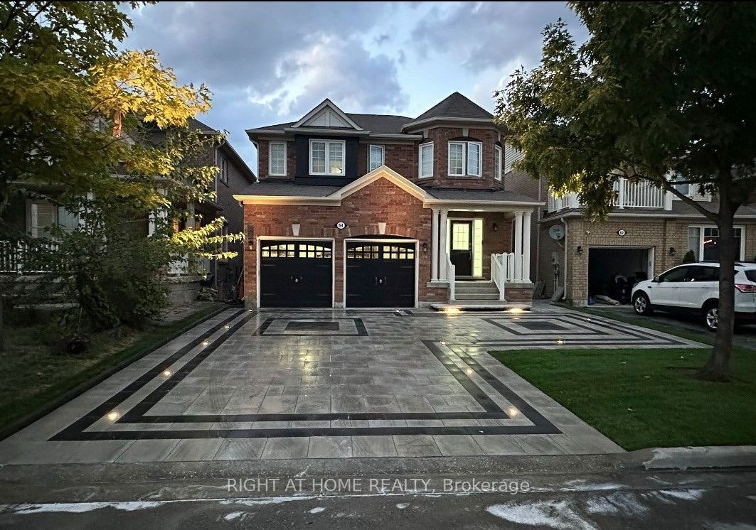 64 Williamson Family Hollow, Newmarket, ON, L3X 3K2