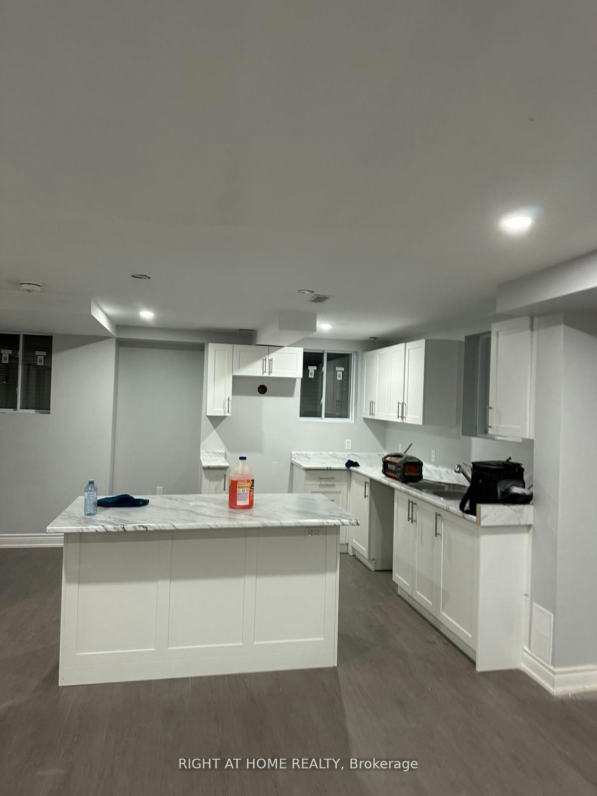 bsmt-31 Empire Drive, Bradford West Gwillimbury, ON, L3Z 4J1 - 4