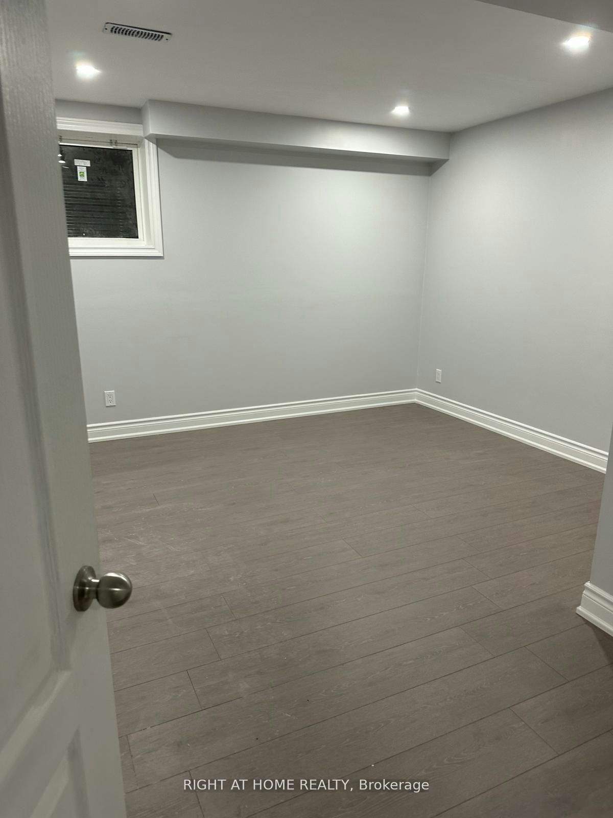 bsmt-31 Empire Drive, Bradford West Gwillimbury, ON, L3Z 4J1 - 3