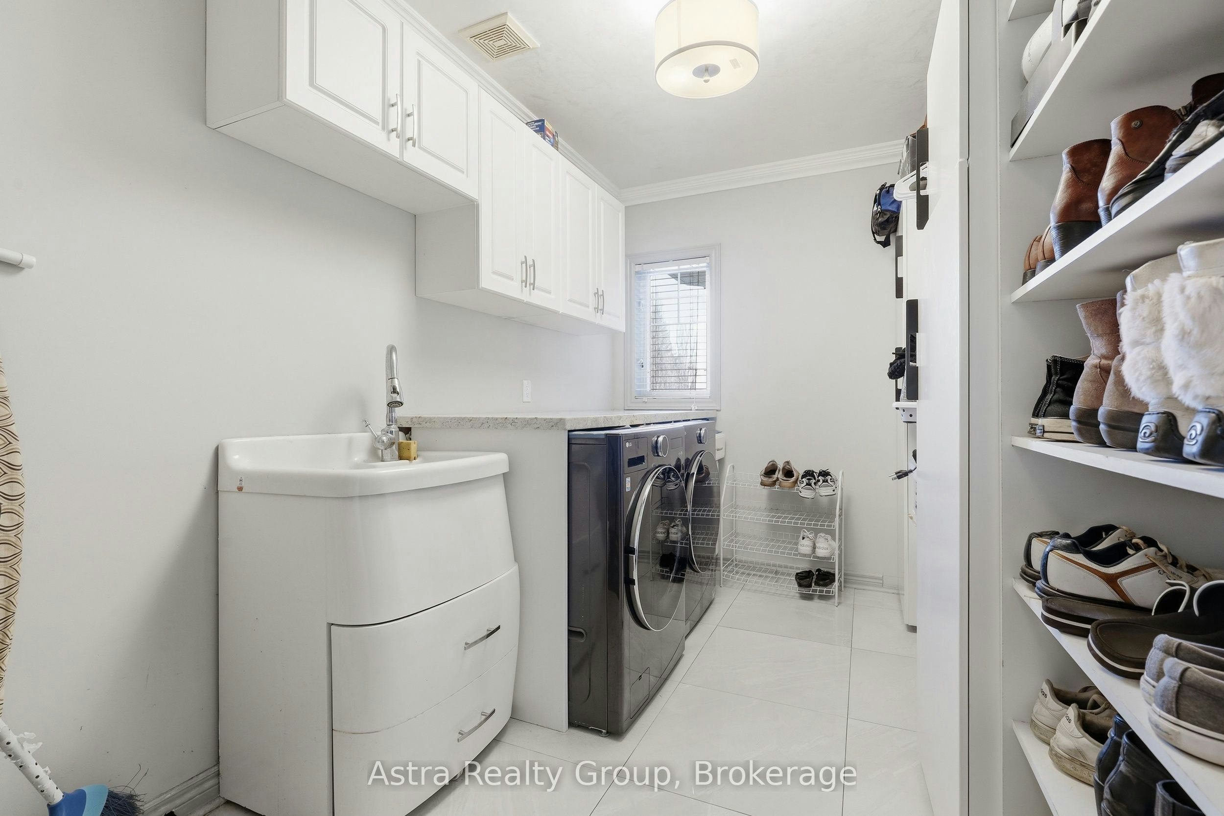 74 Kootenay Ridge, Vaughan, ON, L6A 2V9 - 12