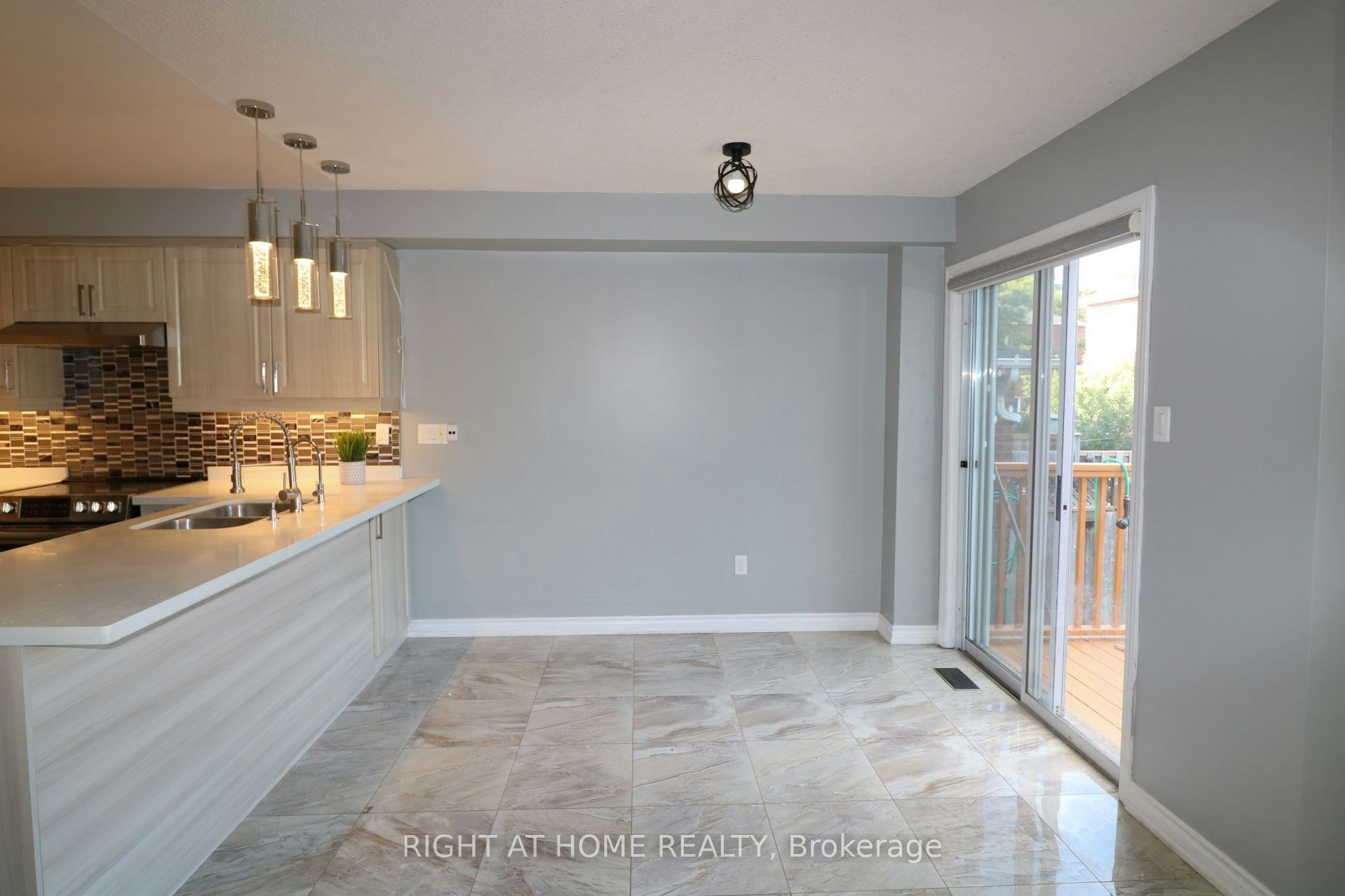 497 Ainsworth Drive E, Newmarket, ON, L3Y 8R6 - 7