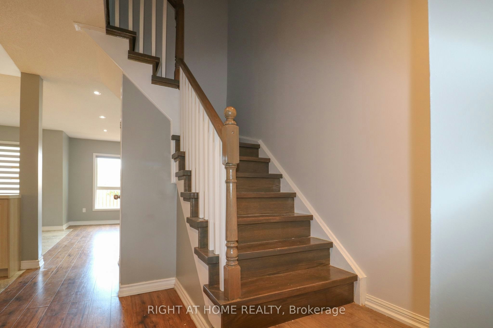 497 Ainsworth Drive E, Newmarket, ON, L3Y 8R6 - 2