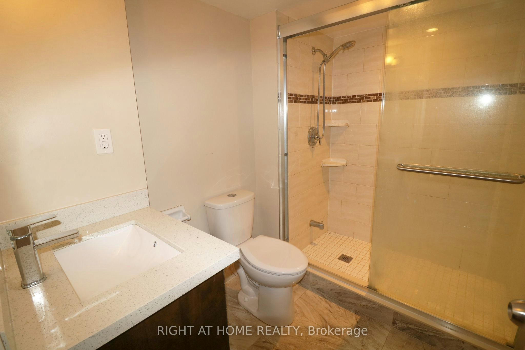 497 Ainsworth Drive E, Newmarket, ON, L3Y 8R6 - 16