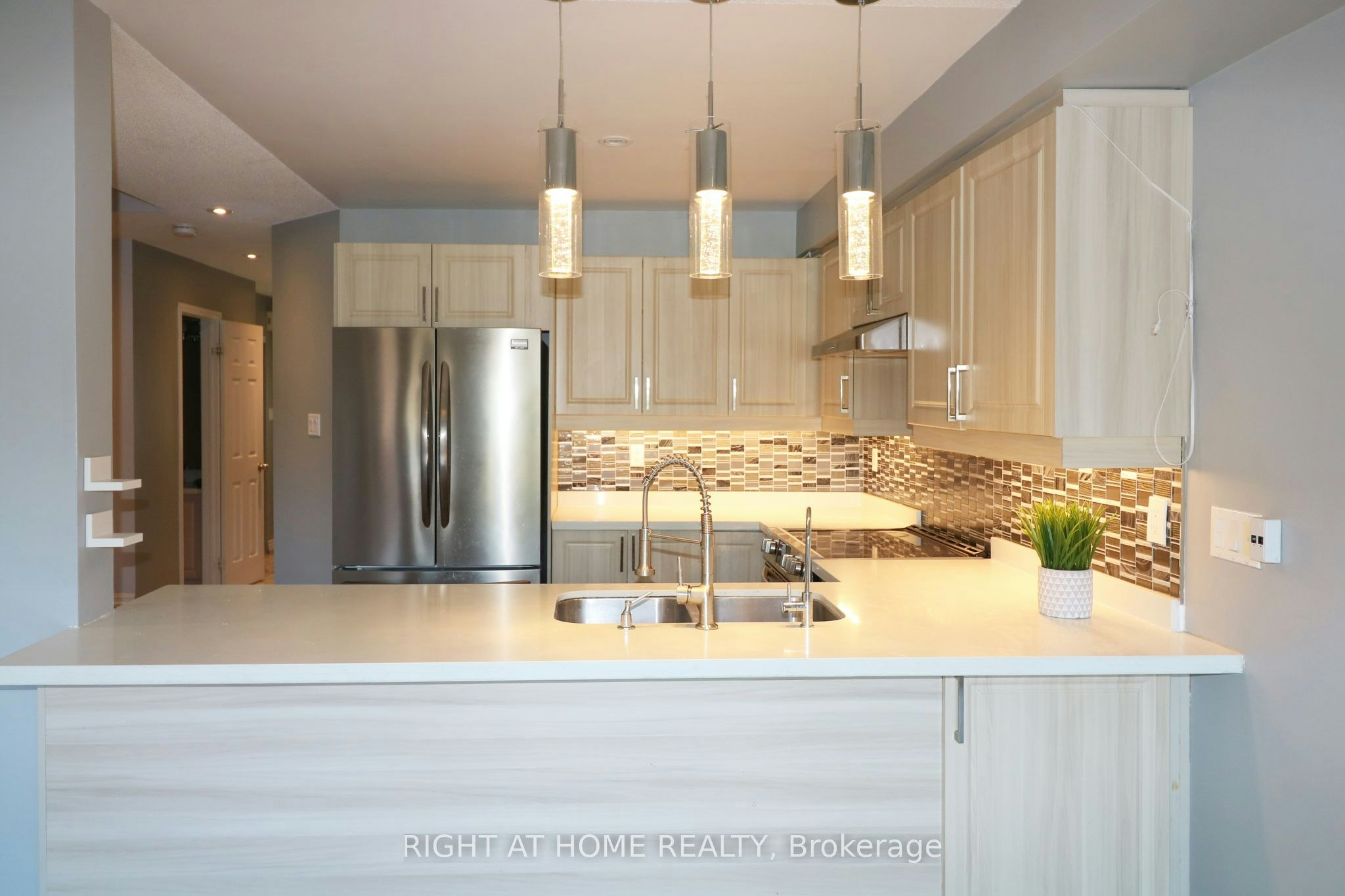 497 Ainsworth Drive E, Newmarket, ON, L3Y 8R6 - 3