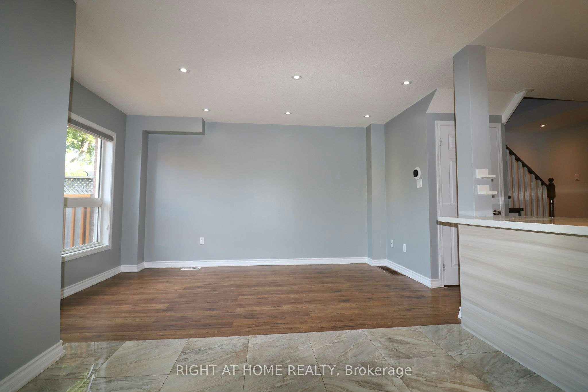 497 Ainsworth Drive E, Newmarket, ON, L3Y 8R6 - 5