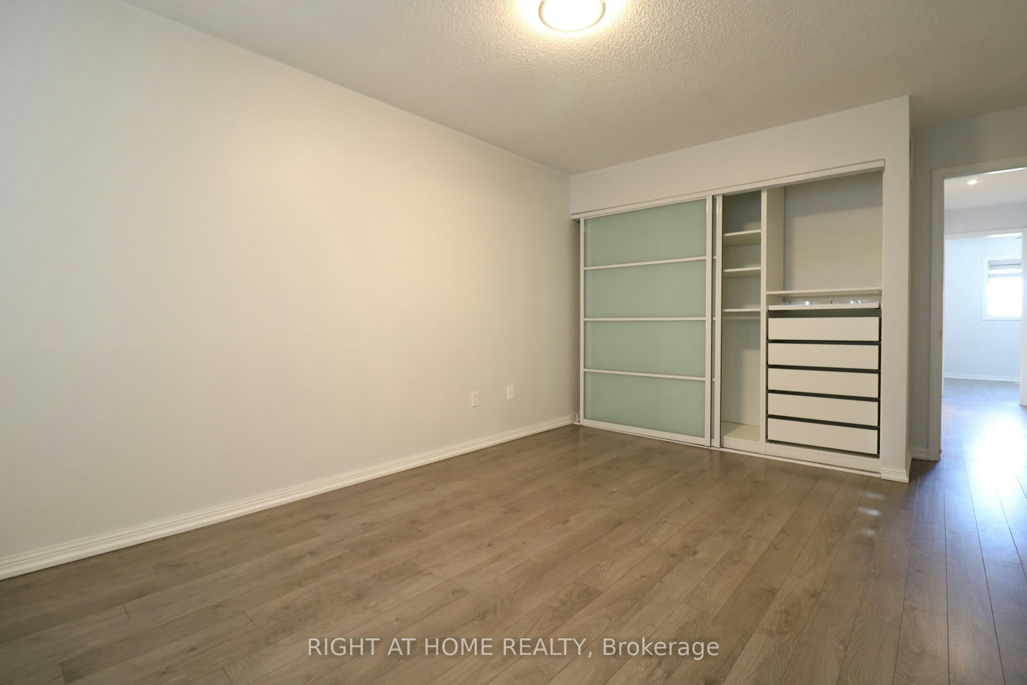 497 Ainsworth Drive E, Newmarket, ON, L3Y 8R6 - 9