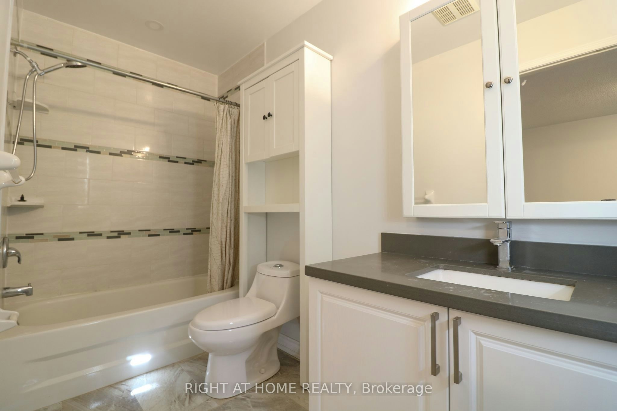 497 Ainsworth Drive E, Newmarket, ON, L3Y 8R6 - 11