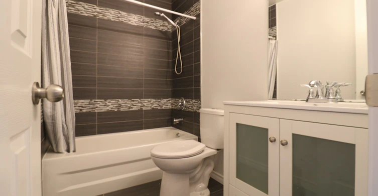 497 Ainsworth Drive E, Newmarket, ON, L3Y 8R6 - 14