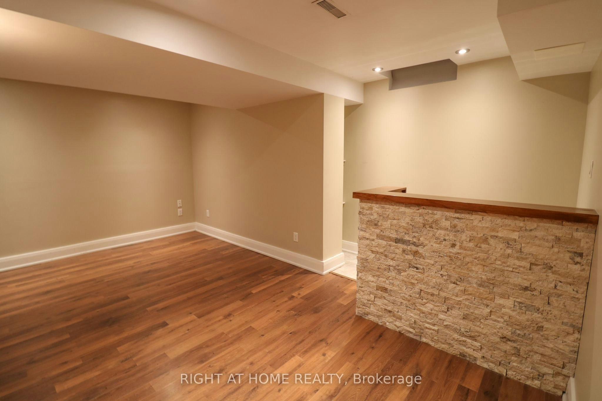 497 Ainsworth Drive E, Newmarket, ON, L3Y 8R6 - 17