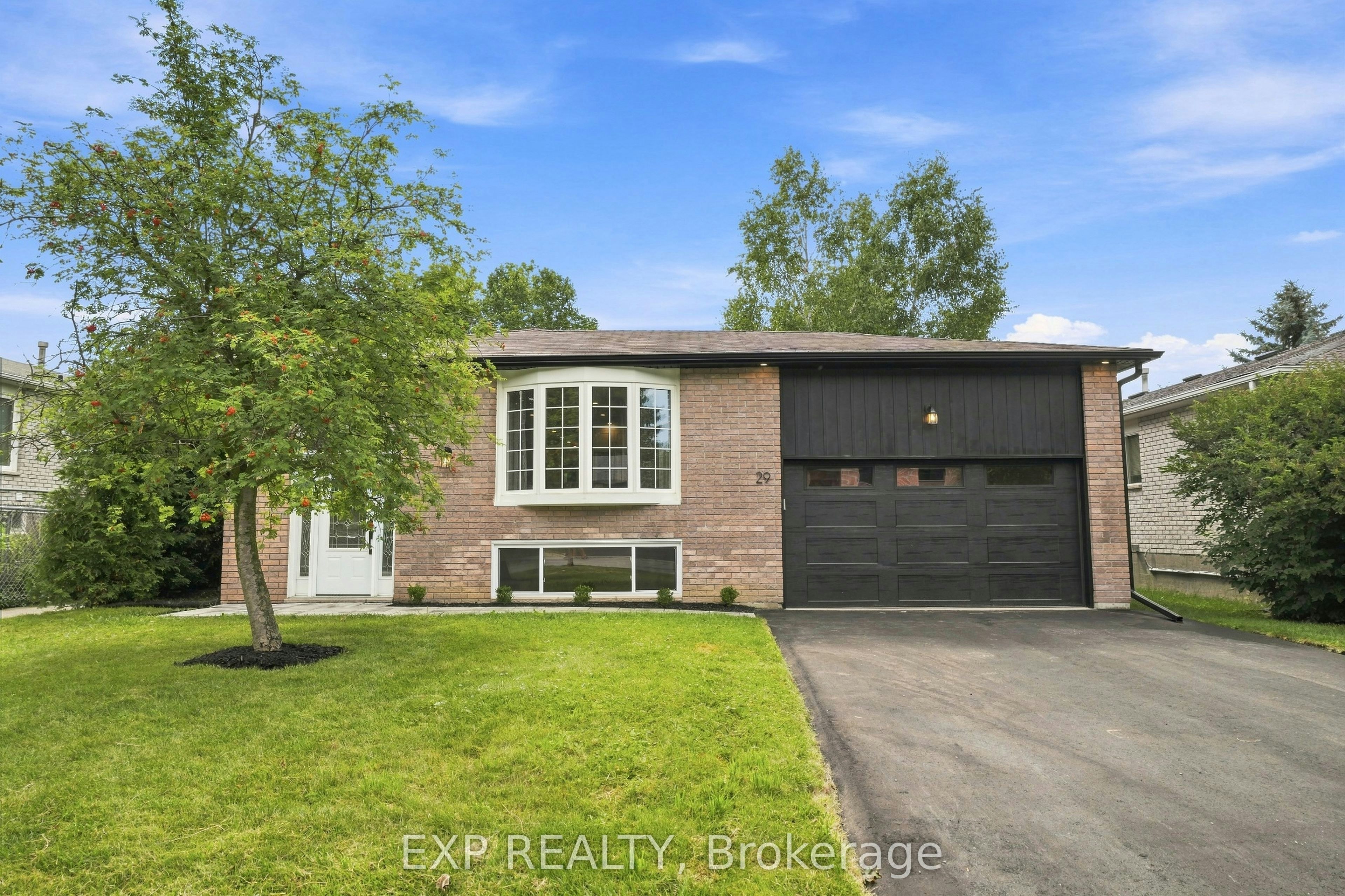 29 Beckett Avenue, East Gwillimbury, ON, L9N 1E8
