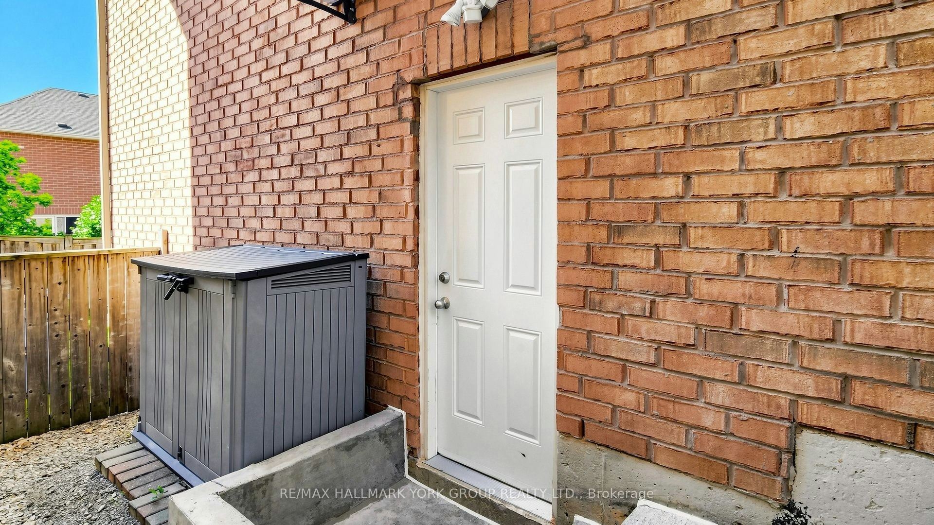 BSMT-186 Wainscot Avenue, Newmarket, ON, L3X 2X4 - 3