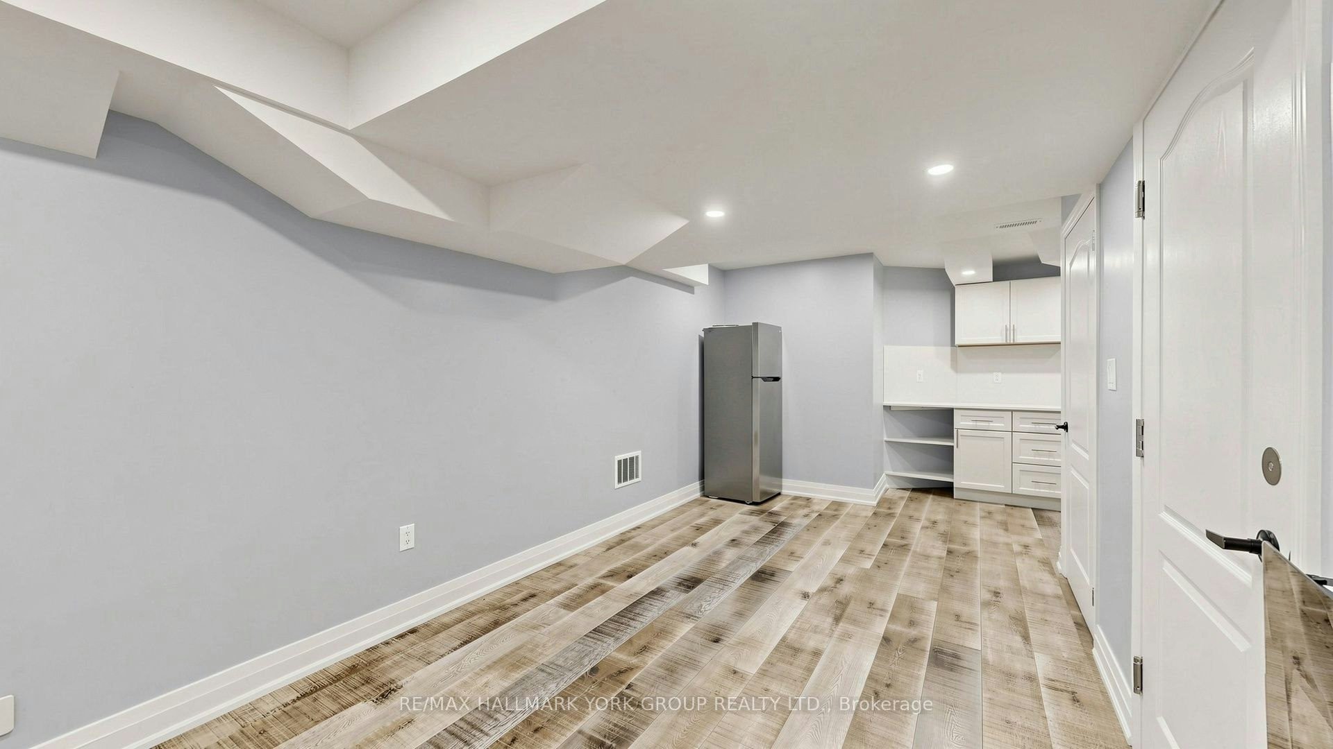 BSMT-186 Wainscot Avenue, Newmarket, ON, L3X 2X4 - 5