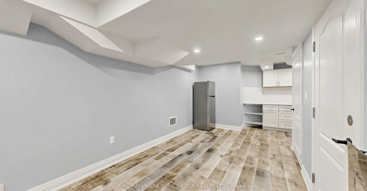 BSMT-186 Wainscot Avenue, Newmarket, ON, L3X 2X4 - 5