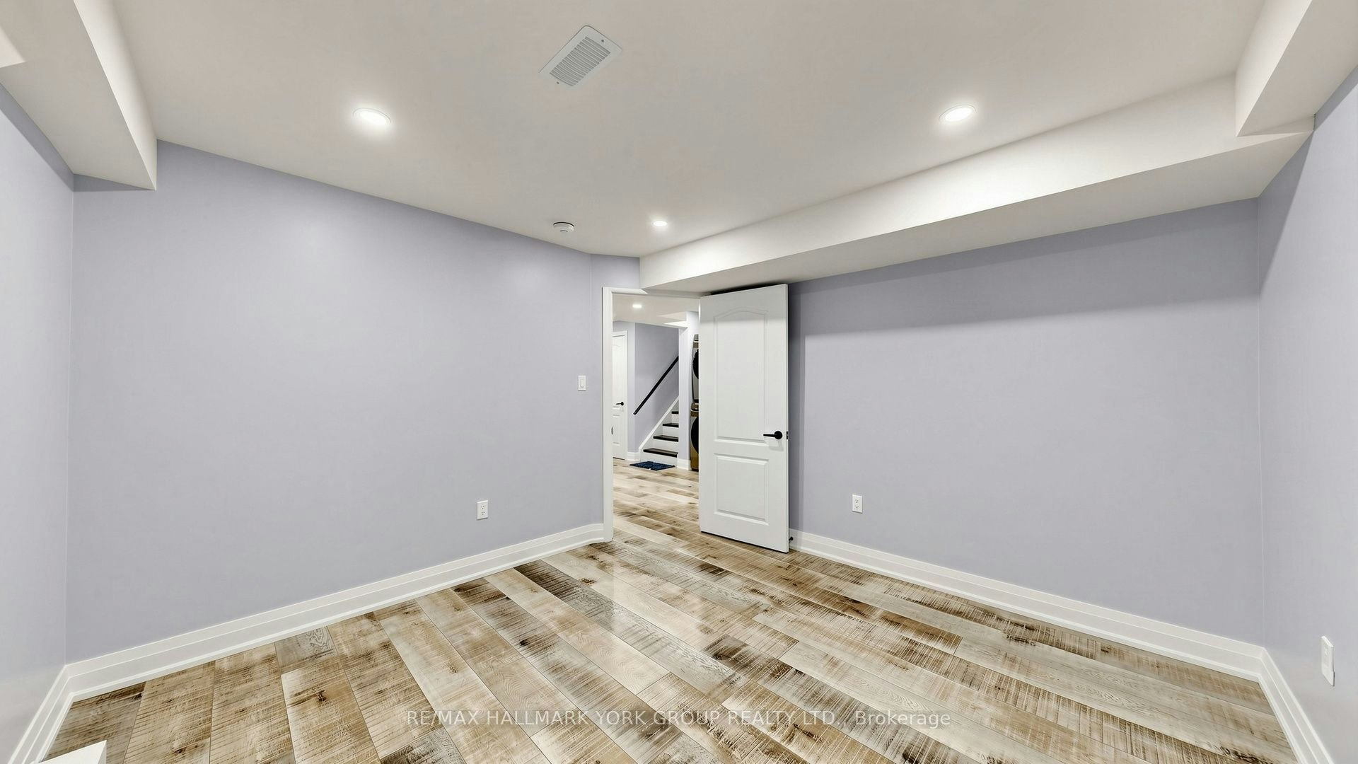 BSMT-186 Wainscot Avenue, Newmarket, ON, L3X 2X4 - 14