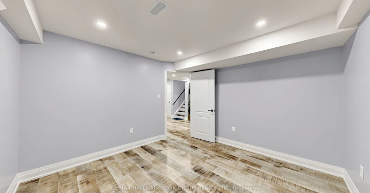 BSMT-186 Wainscot Avenue, Newmarket, ON, L3X 2X4 - 14