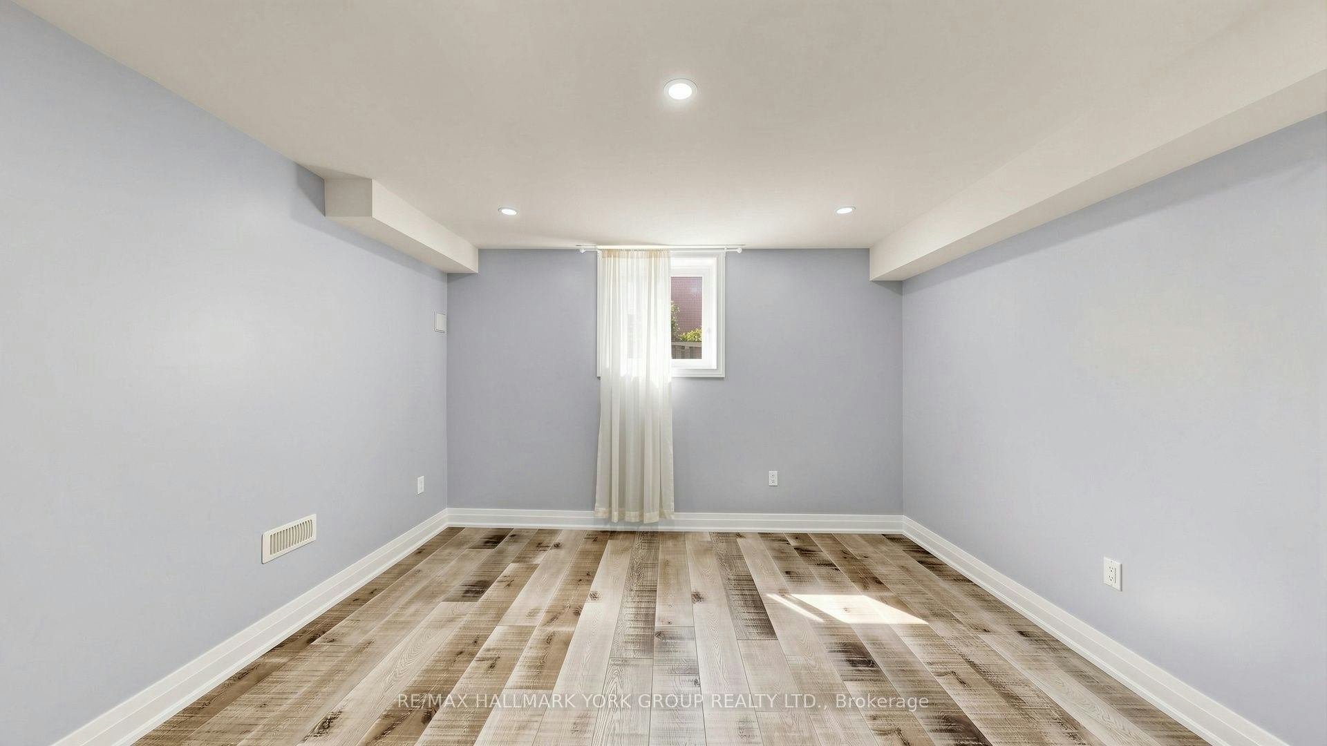 BSMT-186 Wainscot Avenue, Newmarket, ON, L3X 2X4 - 16
