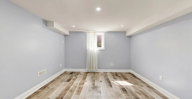 BSMT-186 Wainscot Avenue, Newmarket, ON, L3X 2X4 - 16