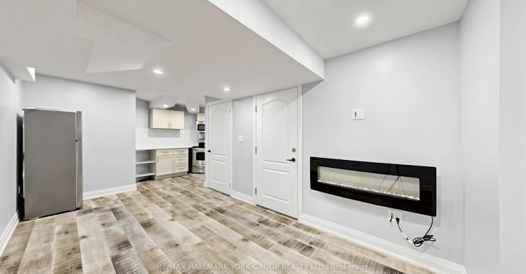 BSMT-186 Wainscot Avenue, Newmarket, ON, L3X 2X4 - 6