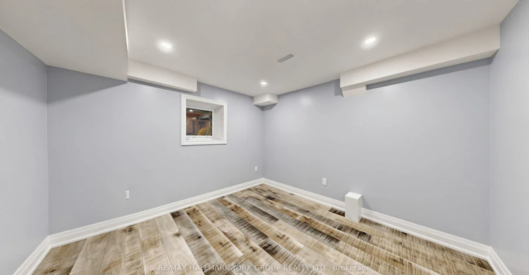 BSMT-186 Wainscot Avenue, Newmarket, ON, L3X 2X4 - 12