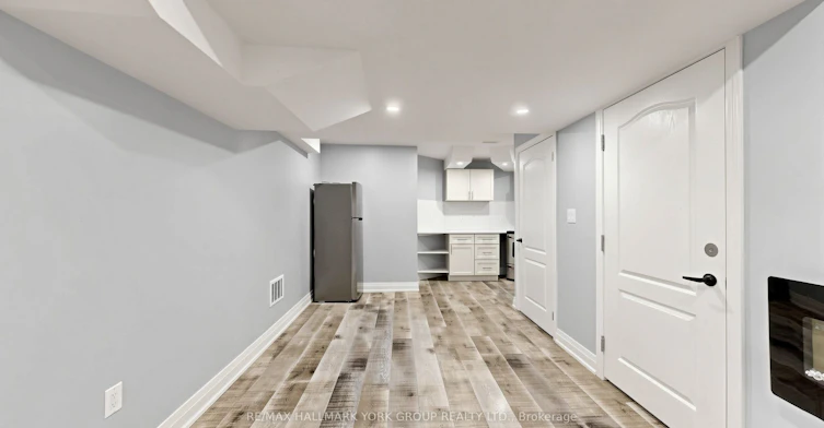 BSMT-186 Wainscot Avenue, Newmarket, ON, L3X 2X4 - 4