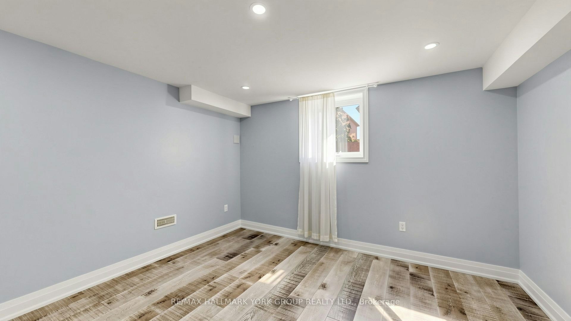 BSMT-186 Wainscot Avenue, Newmarket, ON, L3X 2X4 - 15