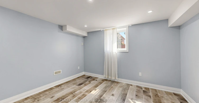 BSMT-186 Wainscot Avenue, Newmarket, ON, L3X 2X4 - 15