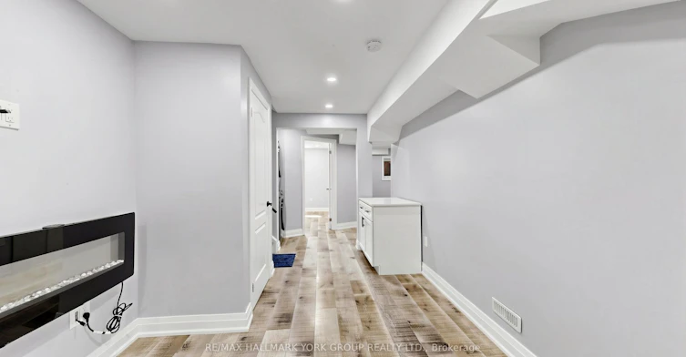 BSMT-186 Wainscot Avenue, Newmarket, ON, L3X 2X4 - 8