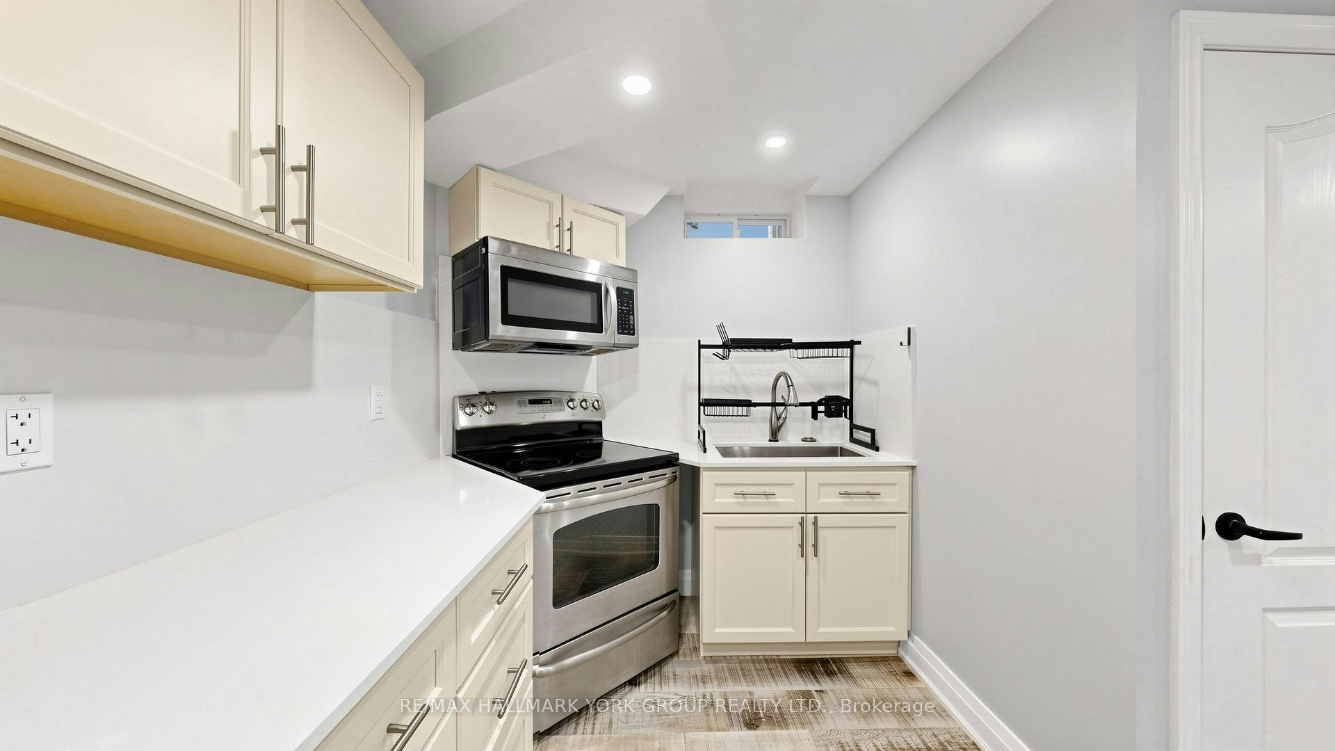 BSMT-186 Wainscot Avenue, Newmarket, ON, L3X 2X4 - 10