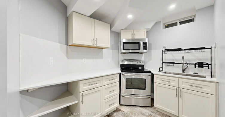 BSMT-186 Wainscot Avenue, Newmarket, ON, L3X 2X4 - 9
