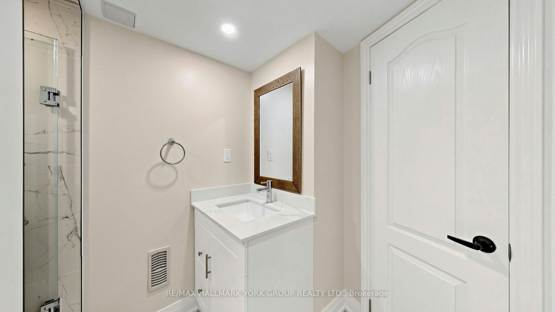 BSMT-186 Wainscot Avenue, Newmarket, ON, L3X 2X4 - 19