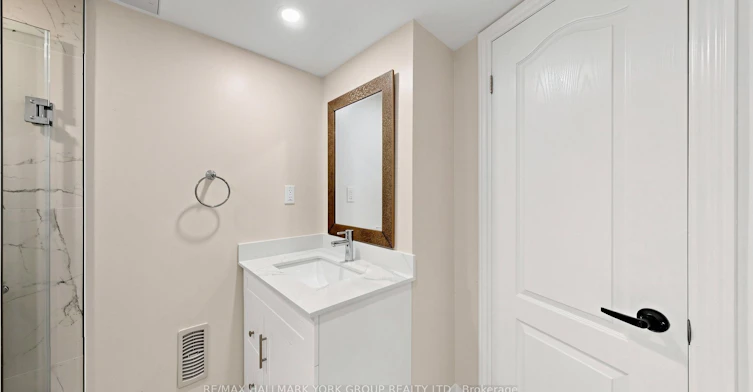 BSMT-186 Wainscot Avenue, Newmarket, ON, L3X 2X4 - 19