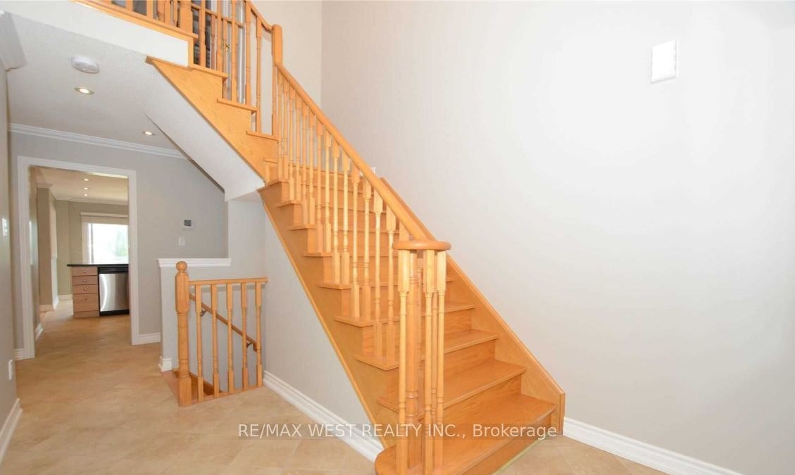 49 Bestview Crescent, Vaughan, ON, L6A 3S8 - 2