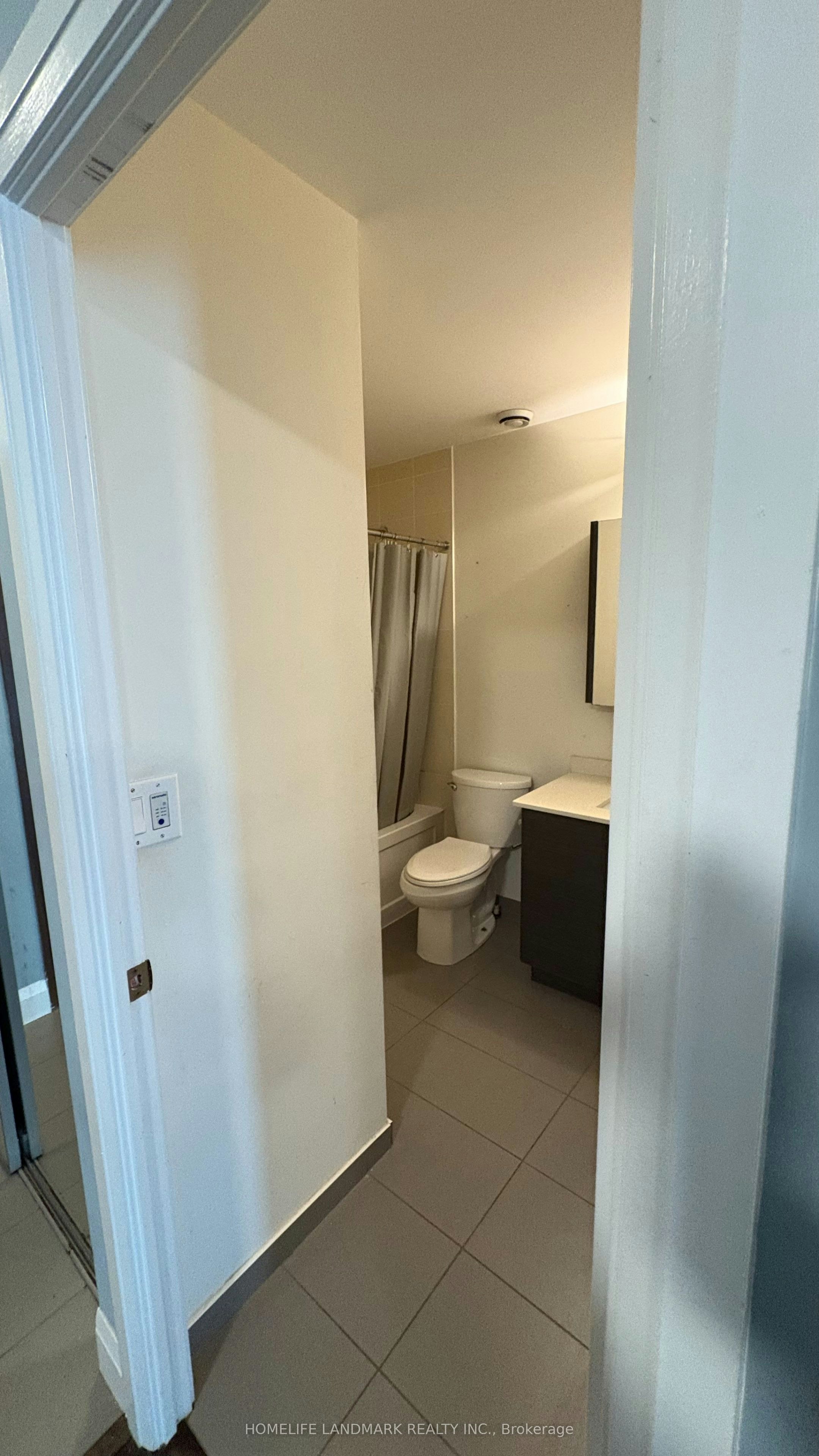 111-8228 Birchmount Road, Markham, ON, L3R 1A6 - 8