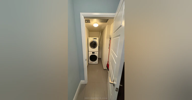 111-8228 Birchmount Road, Markham, ON, L3R 1A6 - 10