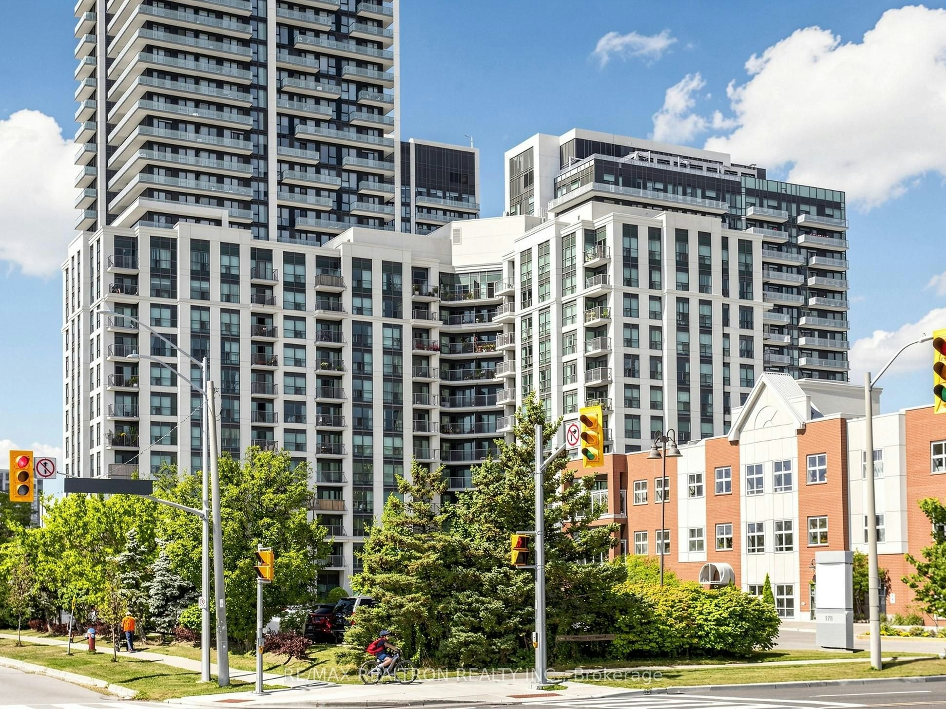 918-185 Oneida Crescent, Richmond Hill, ON, L4B 0B1