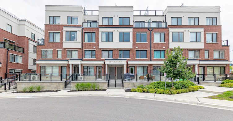 109-600 Alex Gardner Circle, Aurora, ON, L4G 0A3