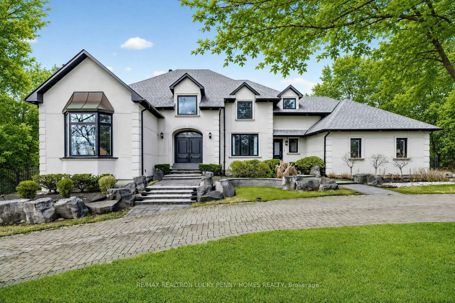 18 Walnut Glen Place, Markham, ON, L6C 1A3