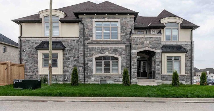 Main-9 Cranley Road, East Gwillimbury, ON, L9N 0T7