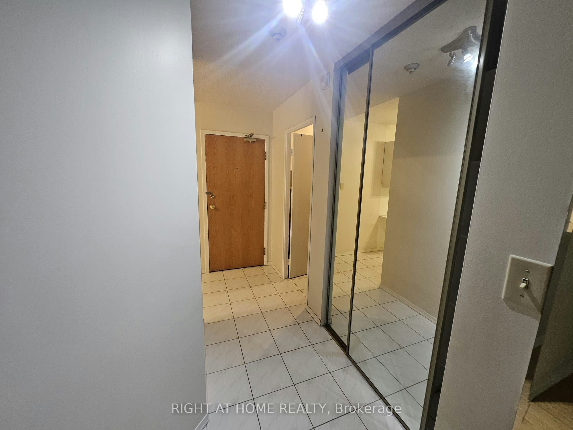 111-326 Major Mackenzie Drive E, Richmond Hill, ON, L4C 8T4 - 5