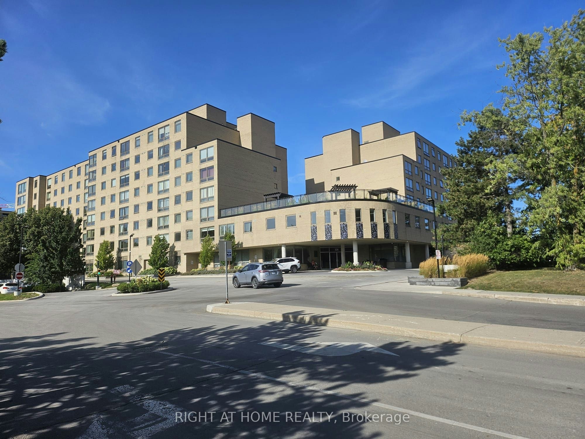 111-326 Major Mackenzie Drive E, Richmond Hill, ON, L4C 8T4 - 2