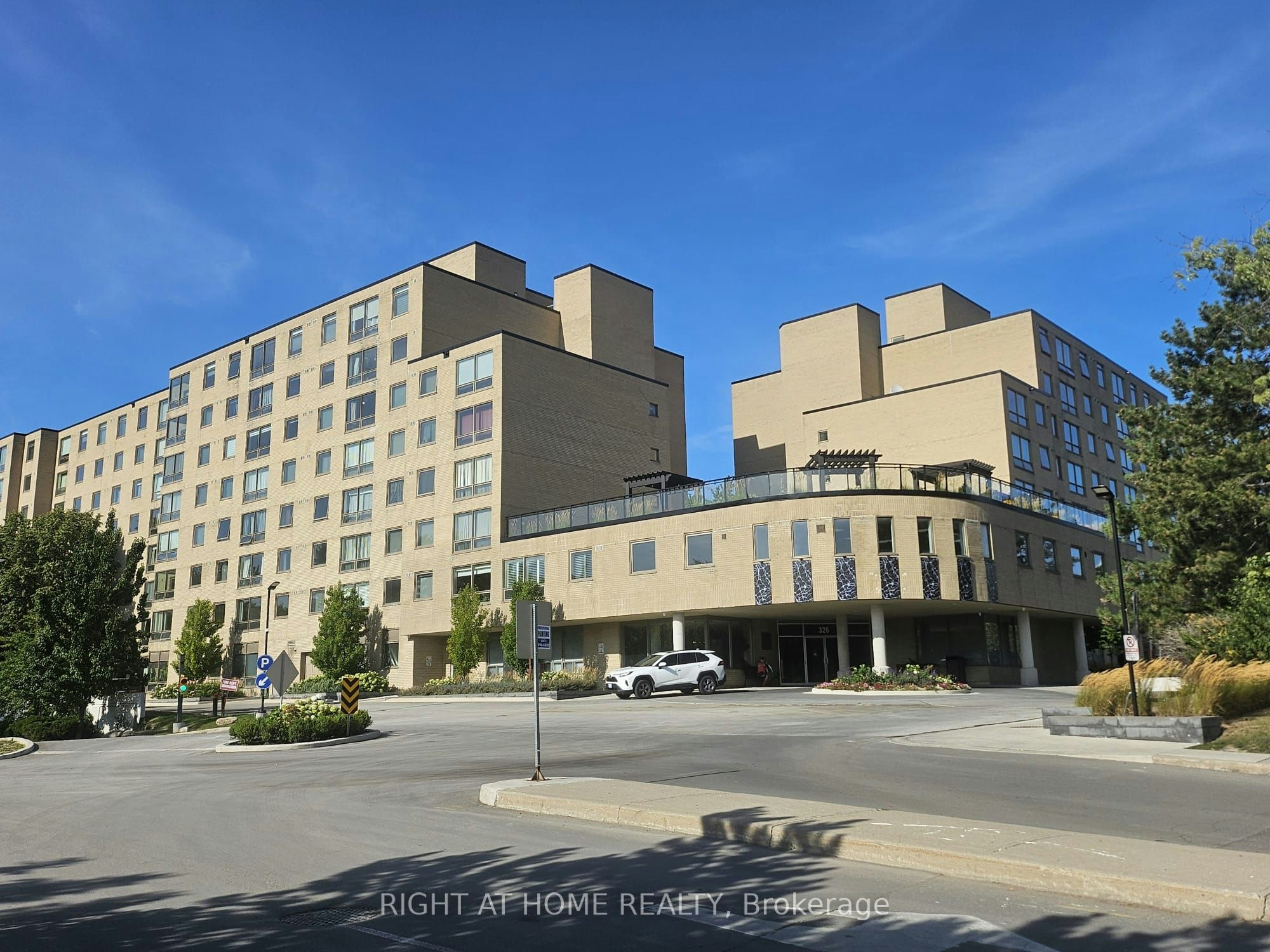 111-326 Major Mackenzie Drive E, Richmond Hill, ON, L4C 8T4