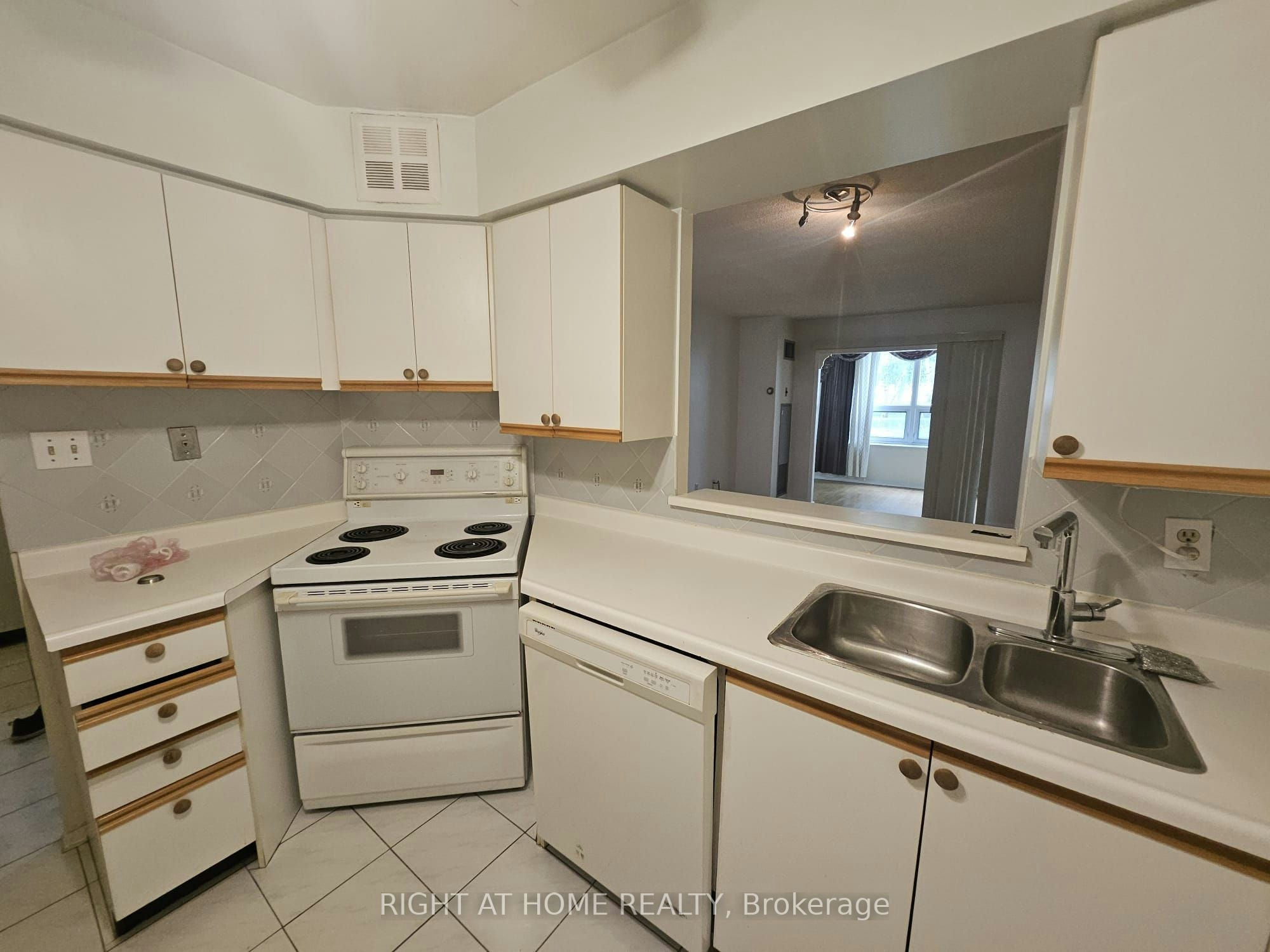 111-326 Major Mackenzie Drive E, Richmond Hill, ON, L4C 8T4 - 6