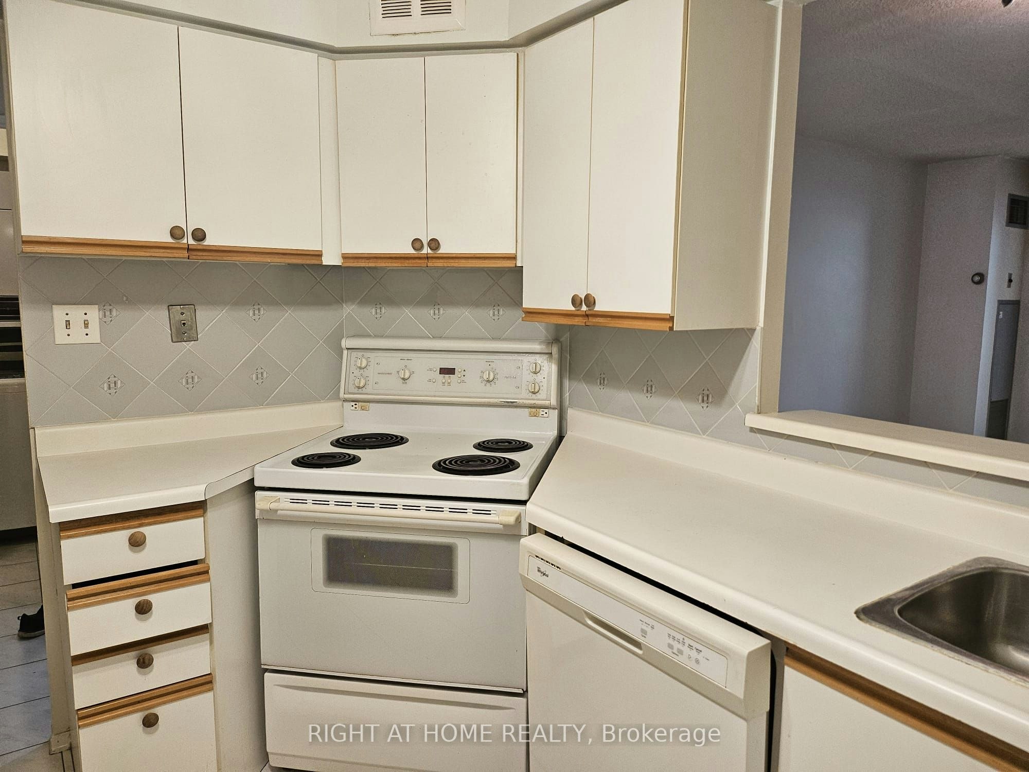 111-326 Major Mackenzie Drive E, Richmond Hill, ON, L4C 8T4 - 8