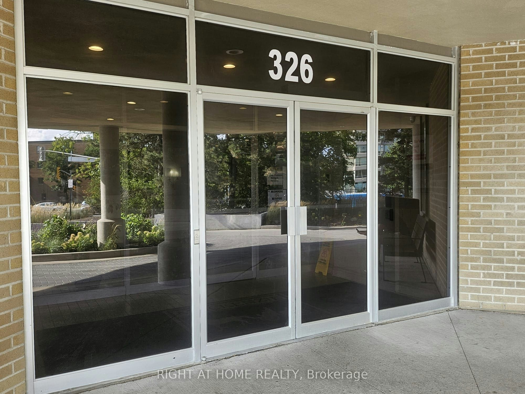 111-326 Major Mackenzie Drive E, Richmond Hill, ON, L4C 8T4 - 3