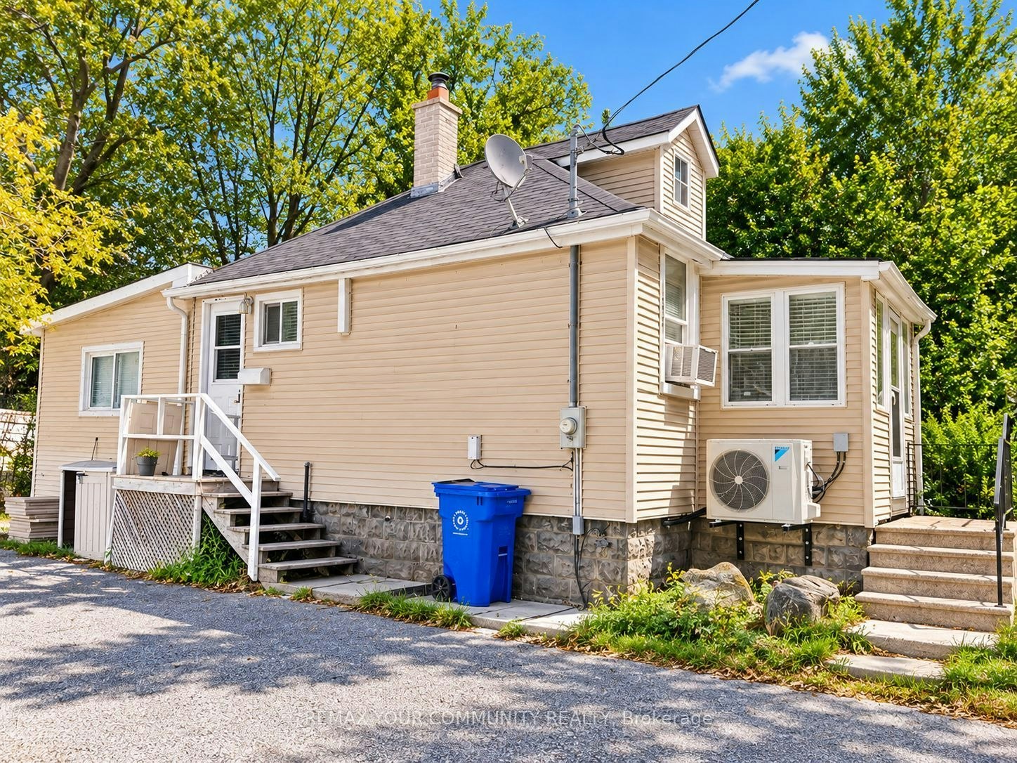 567 Granby Place, Newmarket, ON, L3Y 2J6 - 2