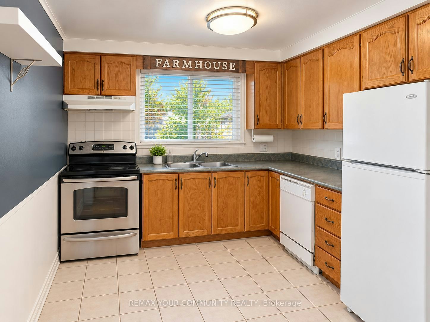 567 Granby Place, Newmarket, ON, L3Y 2J6 - 3