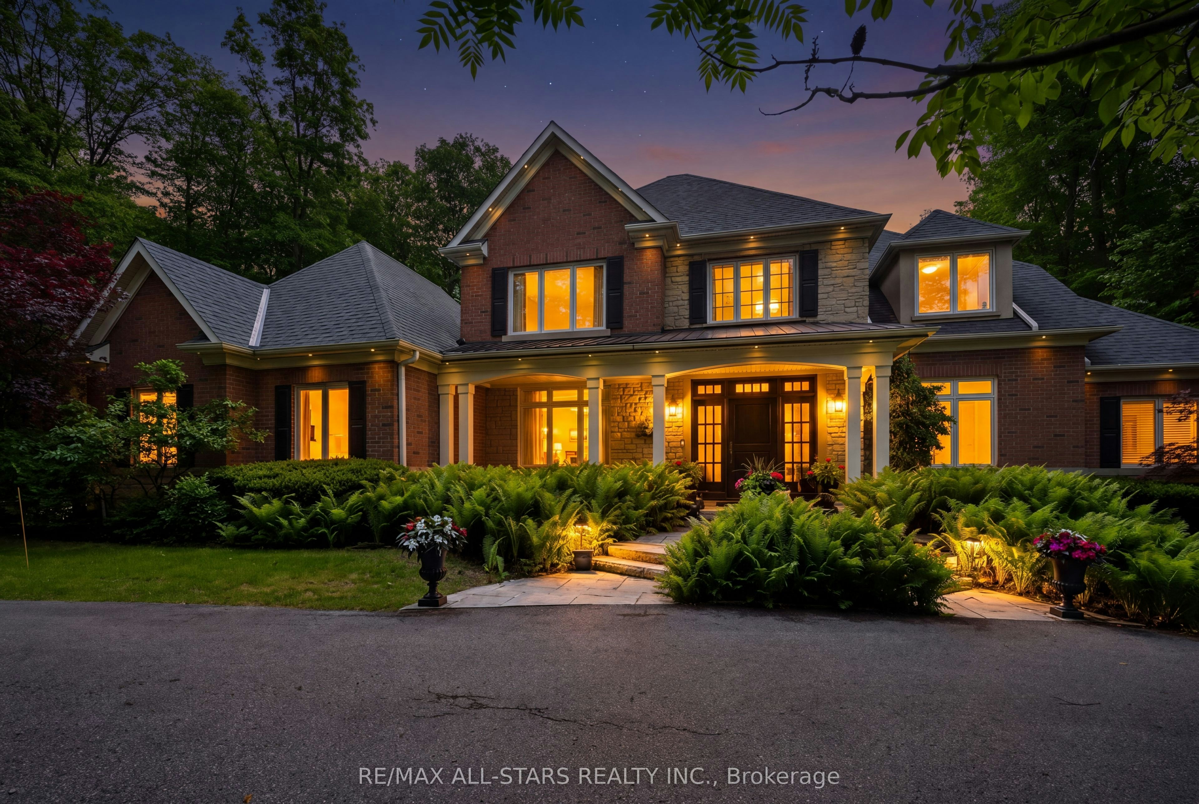 3 Bridgewater Drive, Richmond Hill, ON, L4E 3N4