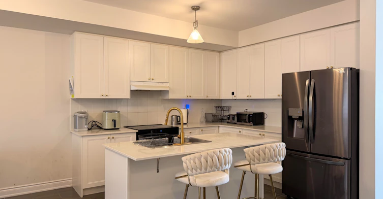 52 Tennant Circle, Vaughan, ON, L4H 5L5 - 8
