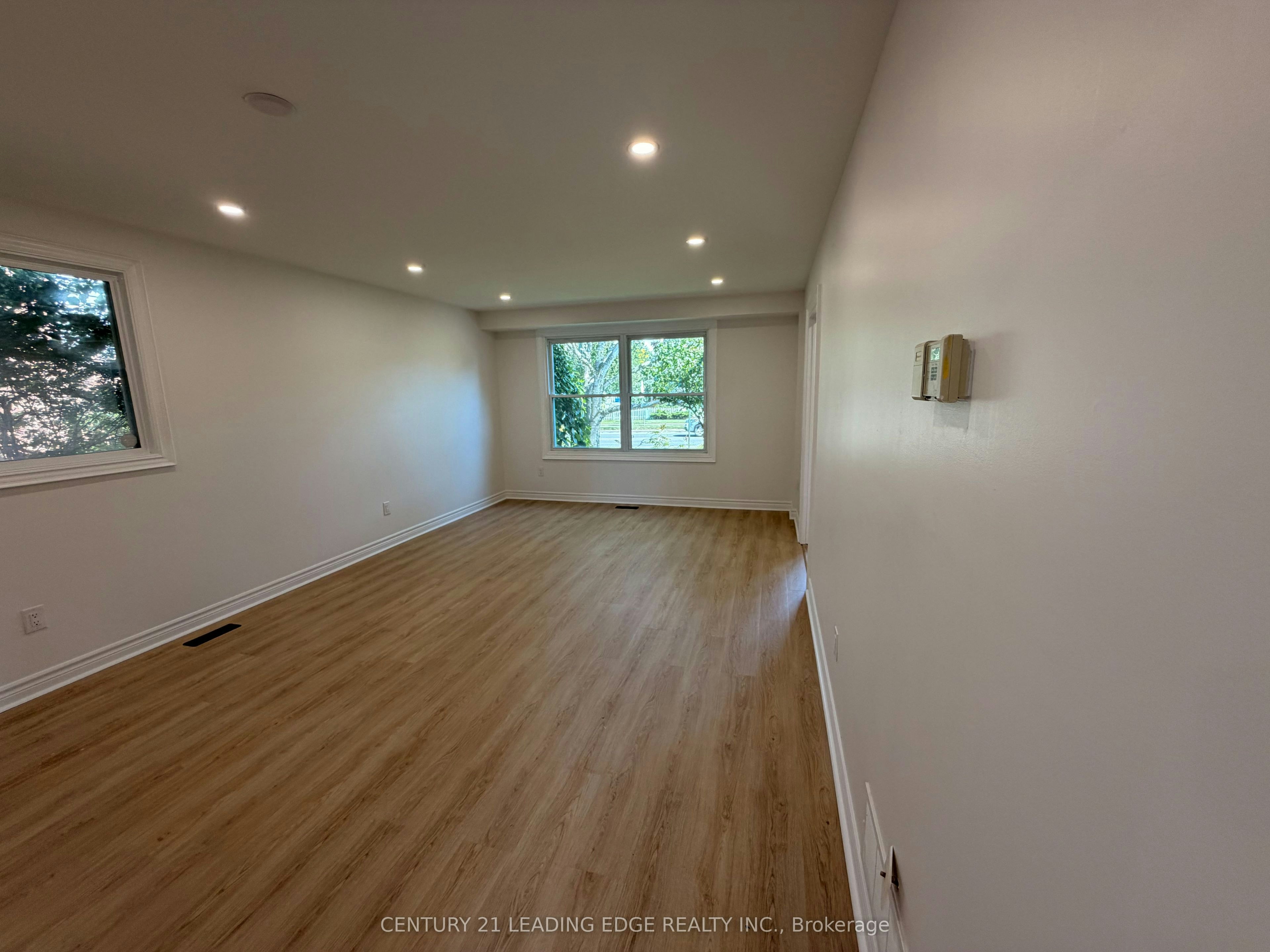 257 London Road, Newmarket, ON, L3Y 6L3 - 4